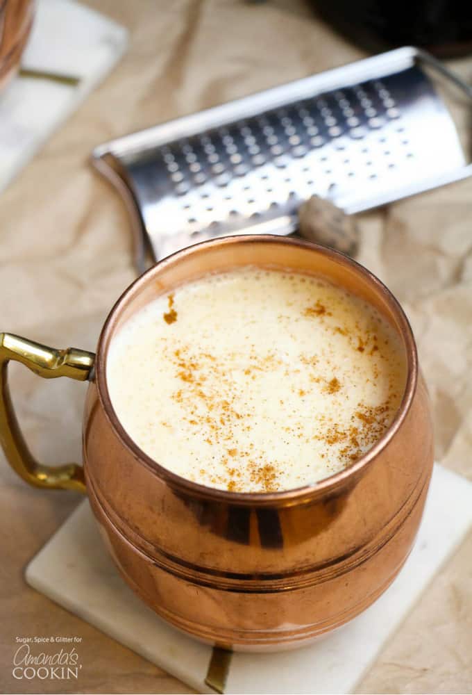 taza de cobre de cóctel de ponche de huevo