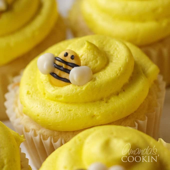 Toppers de cupcake de abelha caseiro adorável