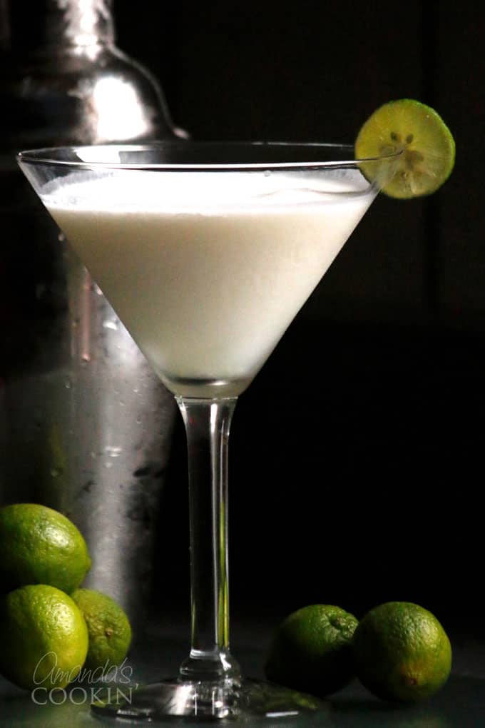 Se você gosta de Torta Key Lime, esta Torta Key Lime Martini é tudo o que você poderia querer em um coquetel. 