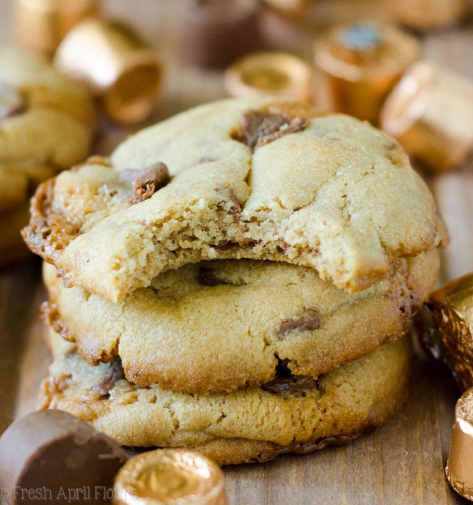 Biscoitos de Manteiga de Amendoim Rolo (Sumbitches): Biscoitos de manteiga de amendoim macios e chewy, cheios de rolos picados.