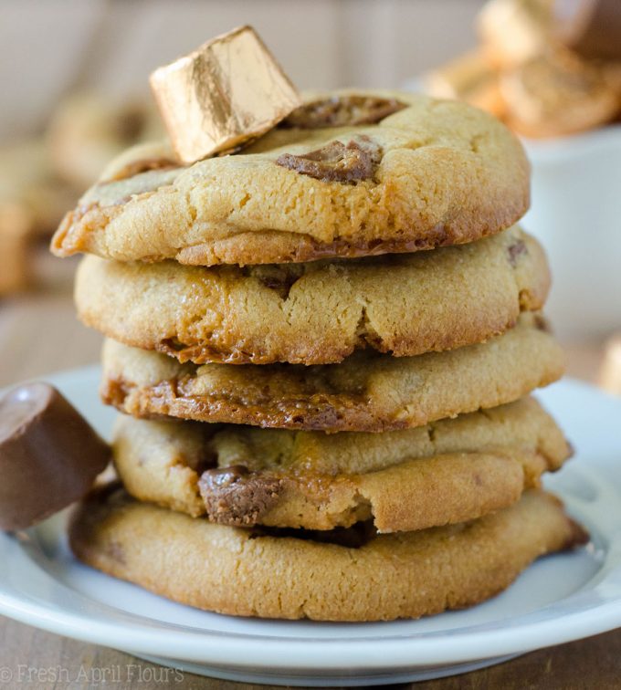 Biscoitos de Manteiga de Amendoim Rolo (Sumbitches): Biscoitos de manteiga de amendoim macios e chewy, cheios de rolos picados.
