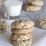 Biscoitos de manteiga de amendoim com queijo creme de mirtilo e batata branca
