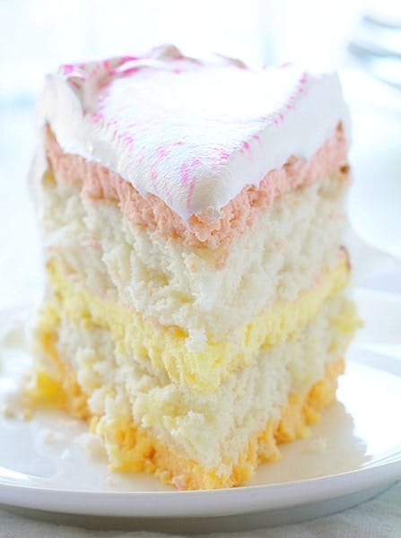 Bolo de primavera! Cheesecake com framboesa, limão e laranja em um bolo branco molhado!