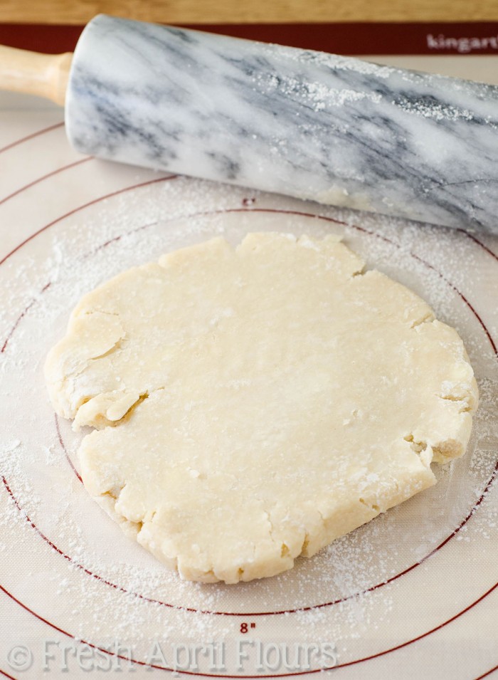 Tortas de torta de noz-pecã: tortas de torta de tamanho de mordida feitas com minha crosta de torta favorita e um recheio macio e crocante.
