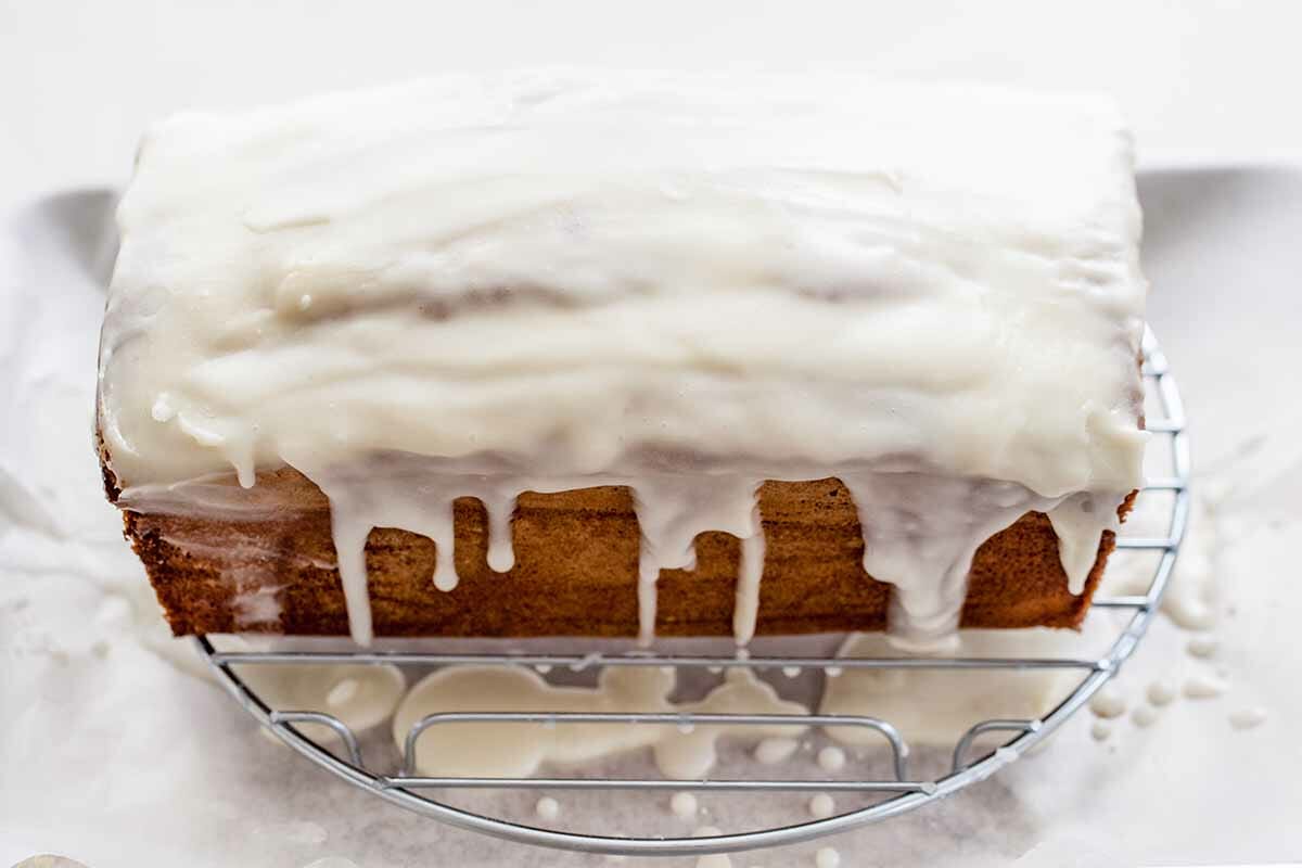 Bolo de baunilha em uma forma de gelo