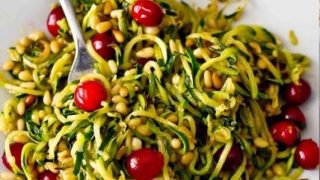 Abobrinha Pinhão e Macarrão Paleo com Cranberry