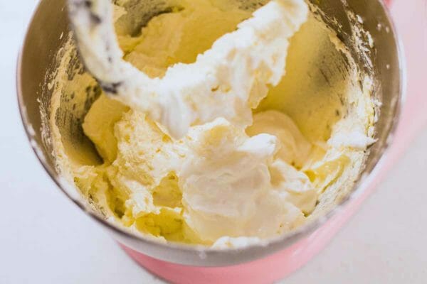 Receita de biscoito de açúcar adicionar creme de leite e baunilha