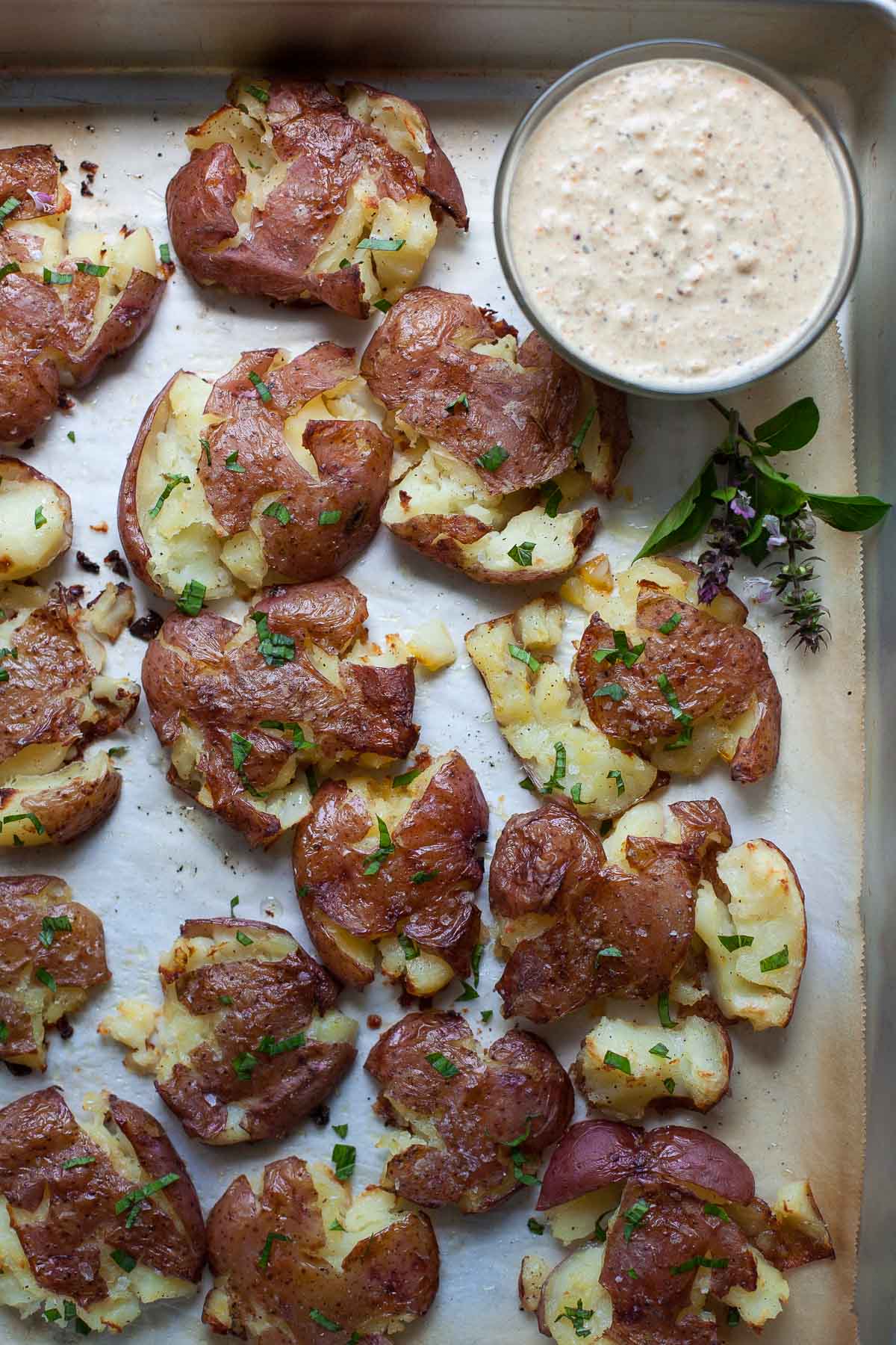 Batatas quebradas com creme de Tomatillo Hatch Chile | acalculatedwhisk.com