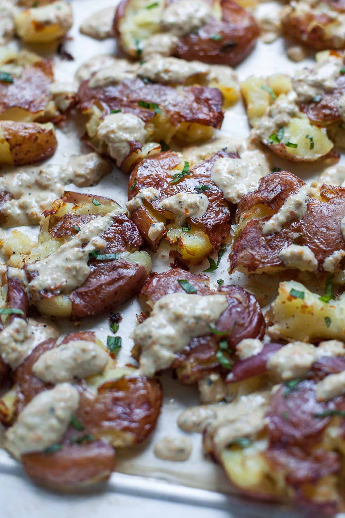 Batatas quebradas com creme de Tomatillo Hatch Chile | acalculatedwhisk.com