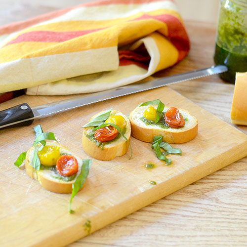 Pesto Crostini de tomate