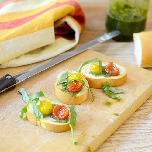 Pesto Crostini de tomate