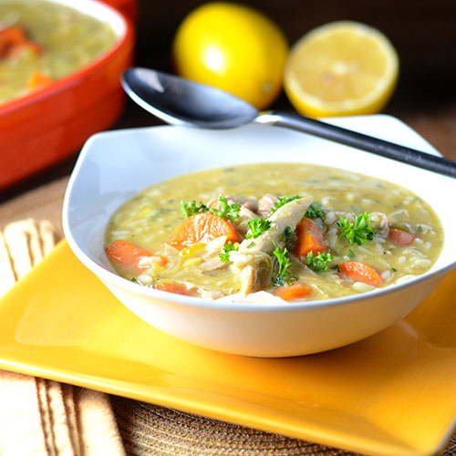Limão, Turquia, arroz, manteiga, farinha, cenoura, aipo, cebola, salsa, ovos, caldo