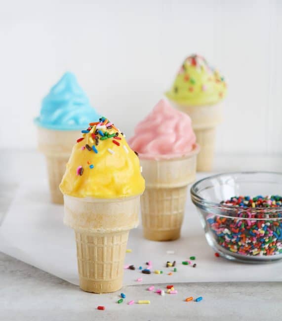 Cones mergulhados chocolate do cupcake!