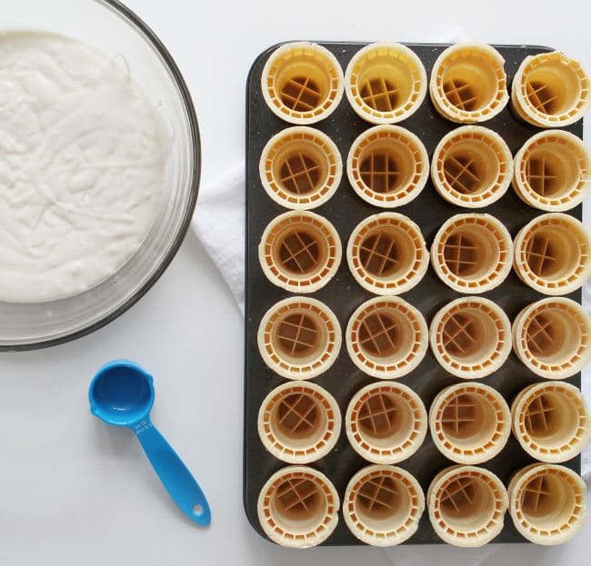 Como encher cones com massa de bolo!