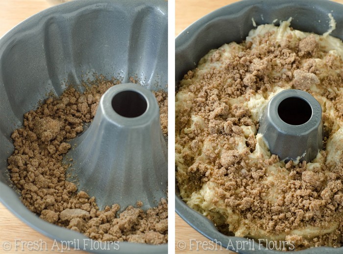 Bolo de cafĂ© com canela Streusel - Bolo de cafĂ© clĂĄssico com um streusel de canela amanteigado na parte superior e inferior de cada fatia. Exatamente o que vocĂȘ precisa para levar sua xĂcara de Joe!