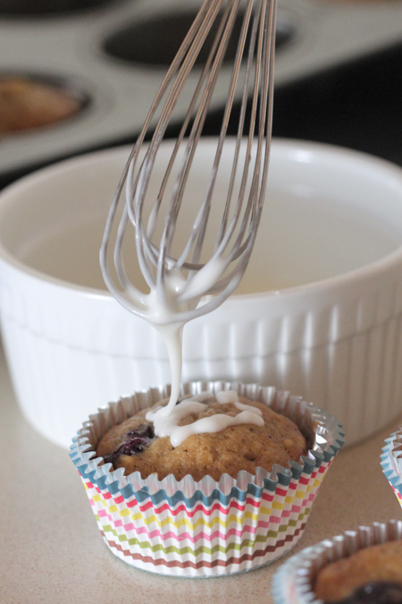 Muffins de pão de banana e mirtilo marrom manteiga-15