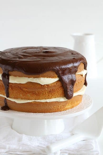 Surpresa de torta de creme de Boston Inside Cake ™
