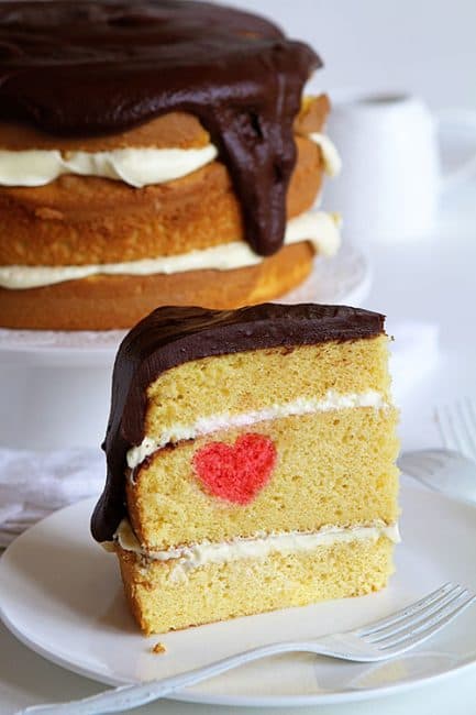 Surpresa de torta de creme de Boston Inside Cake ™