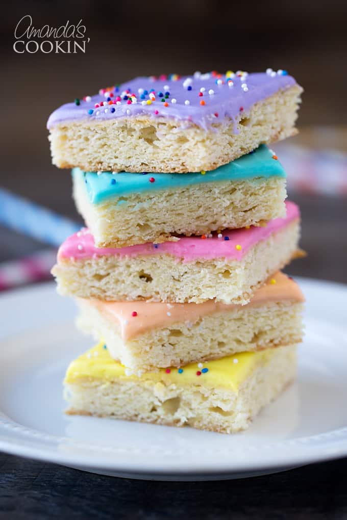 Essas barras de biscoitos de açĂșcar fosco sĂŁo super macias, chewy, coloridas e feitas com amor!