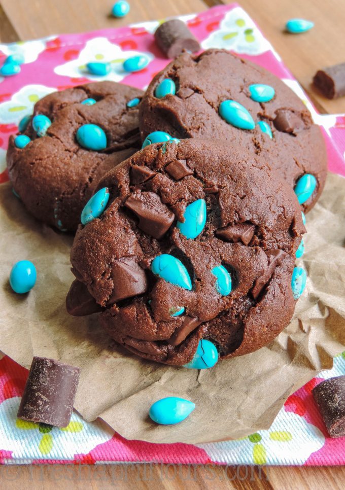 Biscoitos de chocolate e manteiga de amêndoa: Estes fáceis de usar à base de manteiga de amêndoa e sem glúten são tão chocolates, tão espumantes e tão bons que você nem perde a manteiga e a farinha!