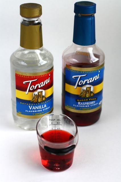 Os refrigerantes de creme italianos são uma bebida favorita para muitos (por um bom motivo!), E agora você pode facilmente fazê-los em casa, com qualquer sabor, a qualquer hora que você quiser!