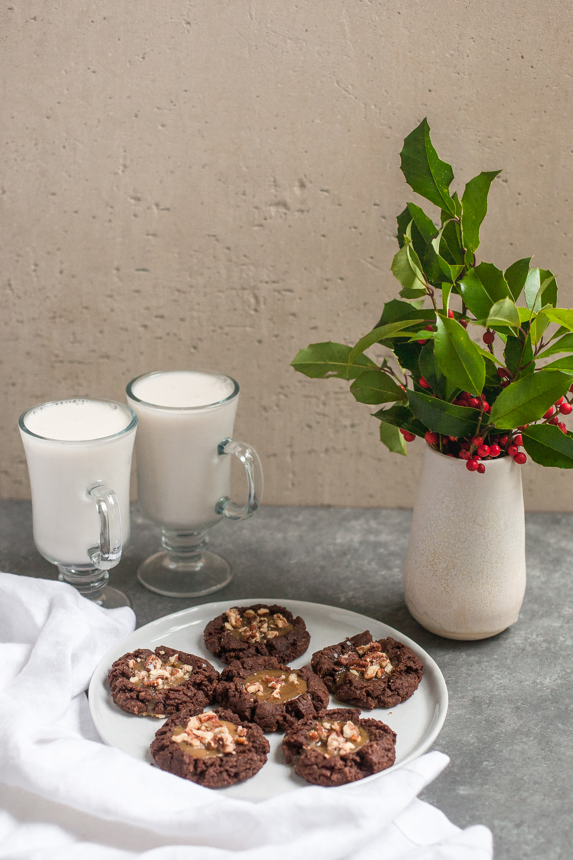 Pegadas de chocolate com manteiga de amêndoa e caramelo de bordo (sem glúten, sem grãos)