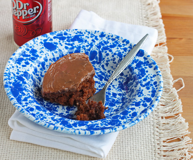 Dr Pepper Cake. Um bolo de chocolate feito com Dr. Pepper