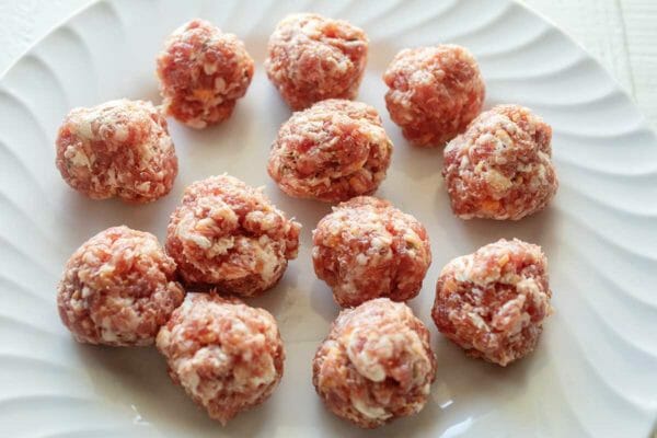 Bolinhos de salsicha redondos com forma para fogão lento