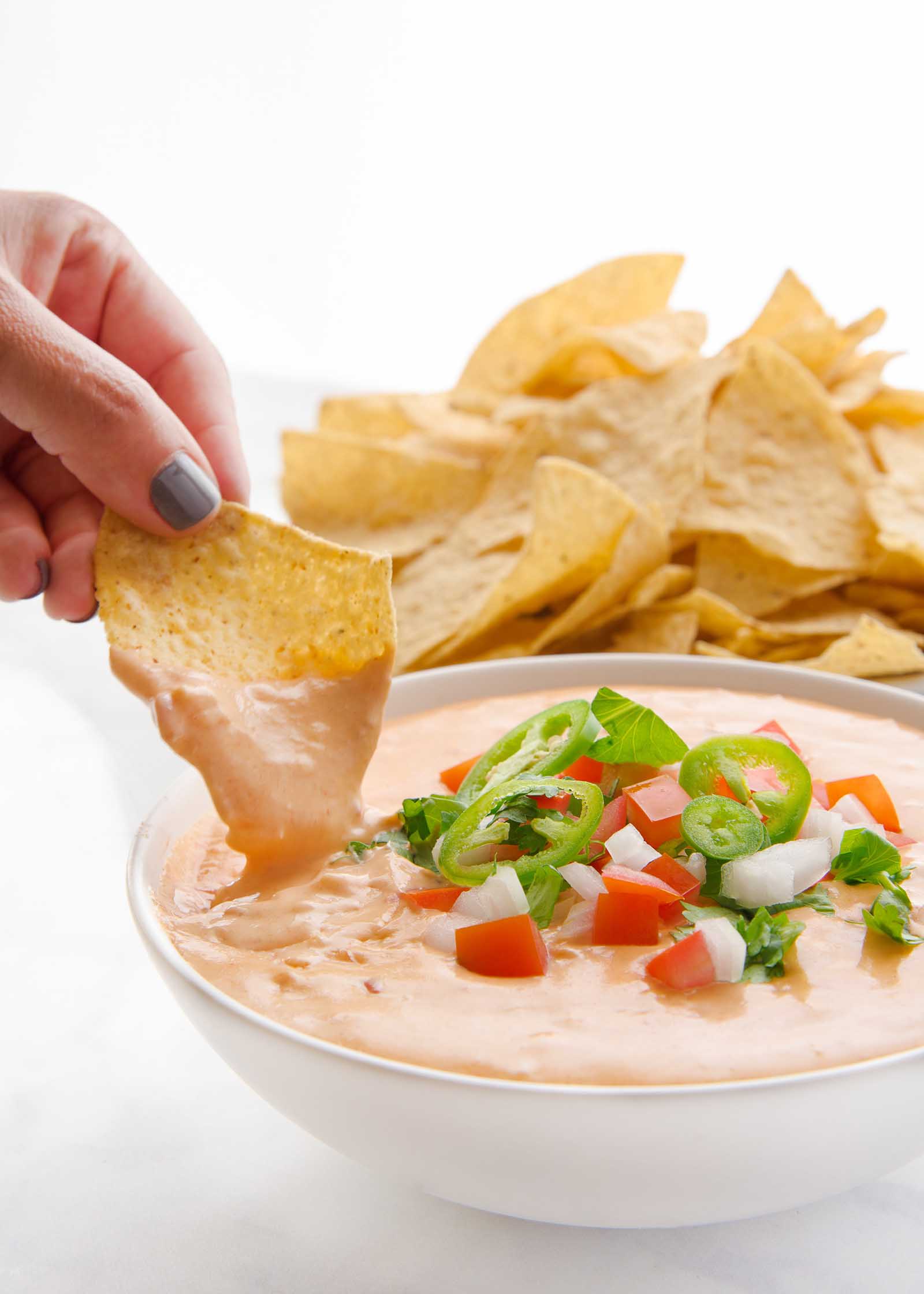 Retire o queijo com o pico de gallo e uma tigela de tortilhas nas proximidades.