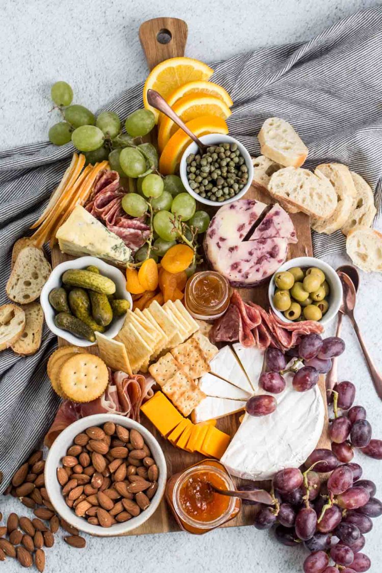 How to make a meat and cheese board in just 10 minutes for the BEST appetizer recipe. Great cheese board ideas for you next party.
