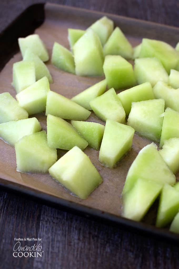 Ninguém, nem mesmo crianças, consegue resistir a essa doce melada de limão. É uma bebida refrescante para o verão e perfeita para se refrescar.