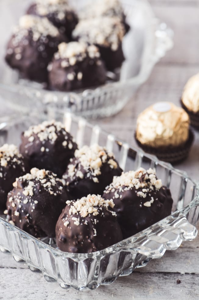As trufas caseiras de Ferrero Rocher são o melhor deleite para as férias! ~ theviewfromgreatisland.com