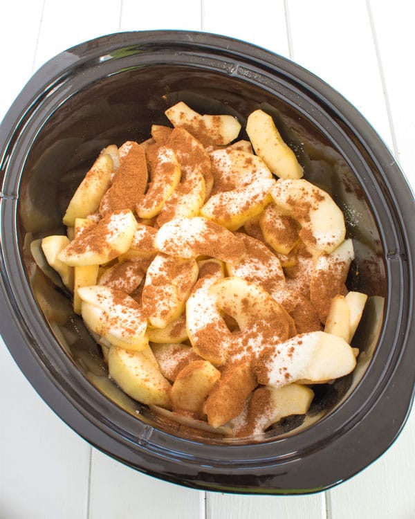 Maçãs de canela Crock Pot são tão fáceis no fogão lento! Minha casa cheira incrível! # café # sobremesa # crockpot #easyrecipe