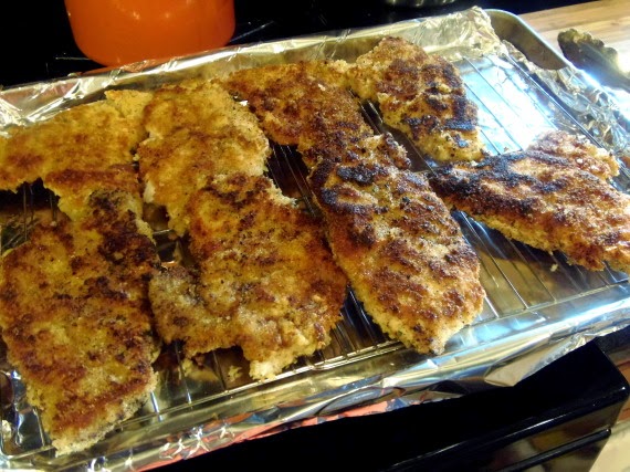 Como fazer schnitzel de porco para um sanduíche de schnitzel derretido.