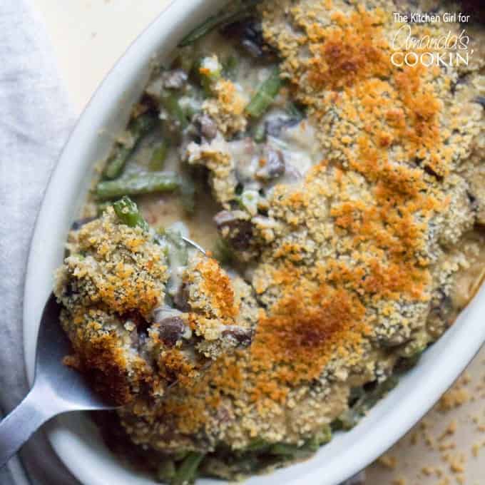 Todo mundo adora a caçarola de feijão verde, mas se livrar da sopa enlatada este ano. Faça esta deliciosa caçarola caseira de feijão verde que todo mundo vai adorar. 