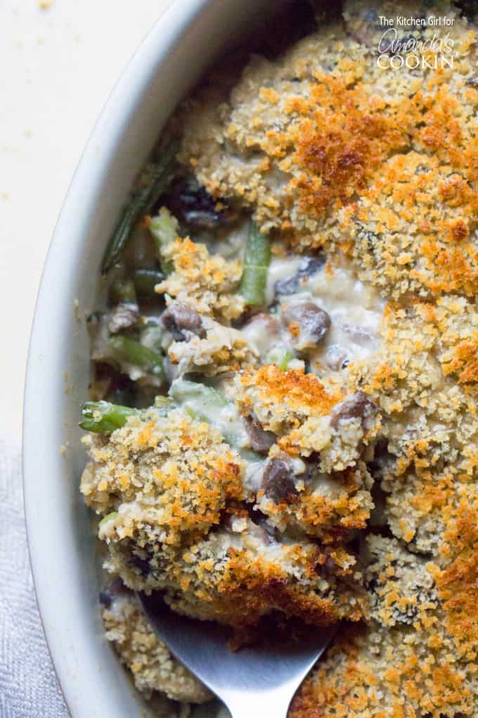 Todo mundo adora a caçarola de feijão verde, mas se livrar da sopa enlatada este ano. Faça esta deliciosa caçarola caseira de feijão verde que todo mundo vai adorar. 