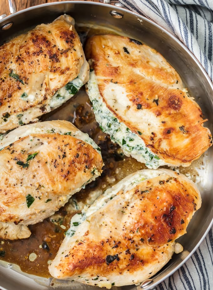 Peito de frango recheado com espinafre na frigideira