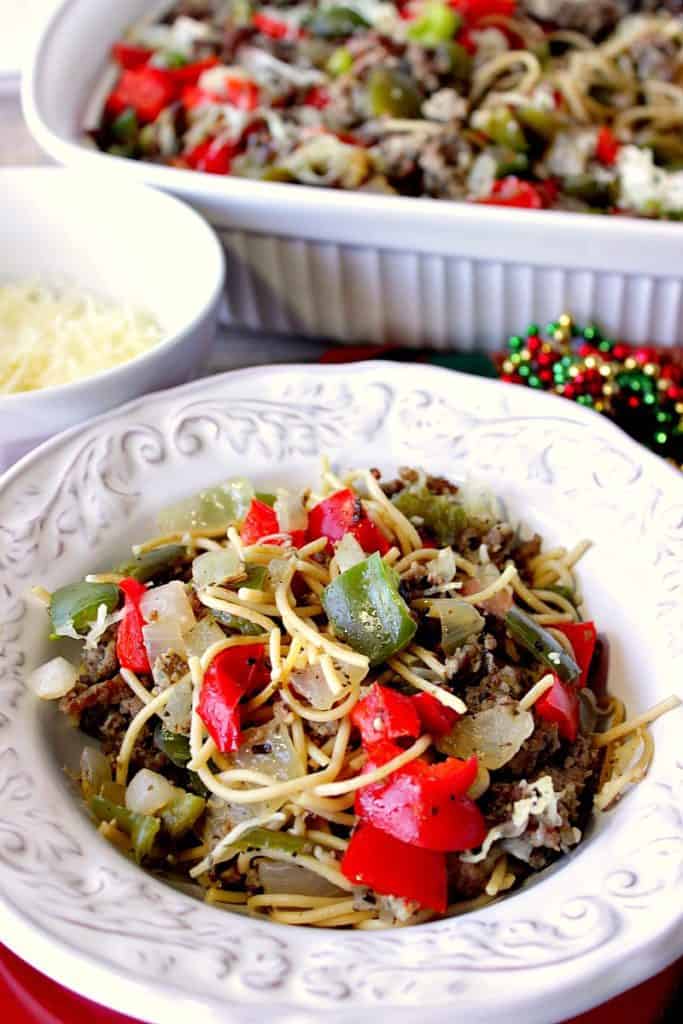 Macarrão de Natal com pimentão vermelho e verde - kudoskitchenbyrenee.com Esta receita de macarrão de Natal com pimentão vermelho e verde provou ser uma vencedora em nossa casa a cada temporada de Natal, e estou confiante de que também será uma vencedora em sua casa. - kudoskitchenbyrenee.com