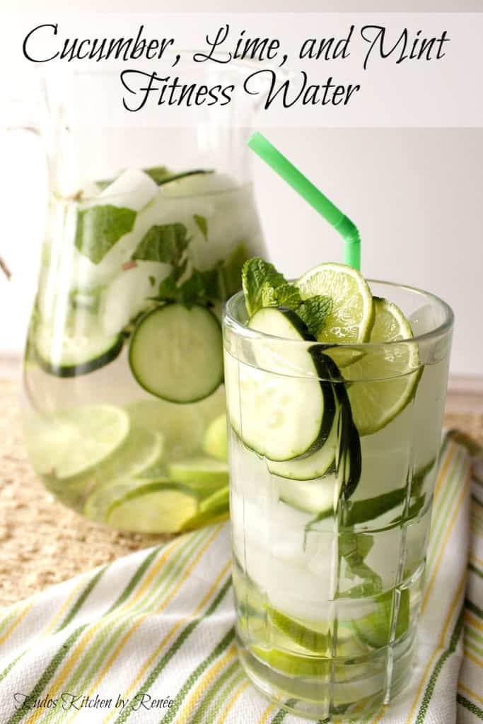 Mantenha-se hidratado e saudável com este pepino, limão e água com menta.