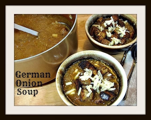Sopa de cebola alemã com pão de centeio Croutons