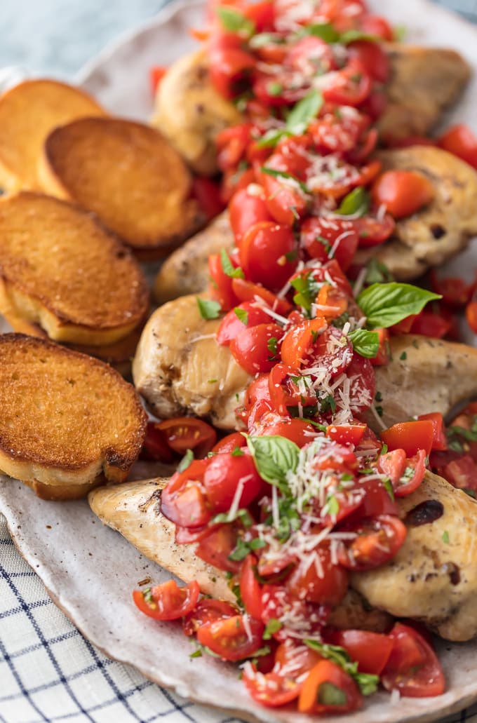 bruschetta de pollo con pan tostado