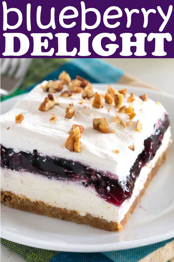 As camadas de Blueberry Delight com Graham Cracker Walnut Crust não foram assadas. Melhor do que cheesecake! | Receita fácil de sobremesa # sobremesa # mirtilo # noobake #easyrecipe #dessertrecipes #cheesecake