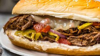 Sanduíches de carne de fogão lento italiano 