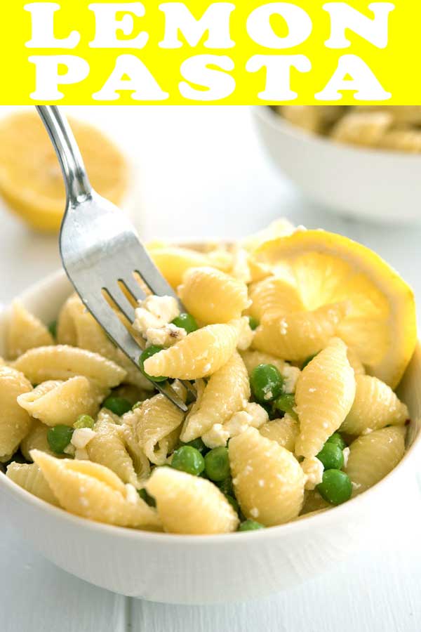 Receita fácil de salada de pasta de limão com molho de alho, ervilhas e queijo feta. Sirva quente ou frio! #dinner #dinnerrecipes #easydinner
