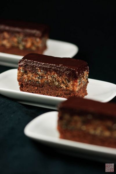 brown trio de gergelim brownies