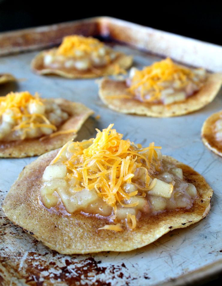 Torradas de cheddar de maçã ~ tomilho para coquetéis