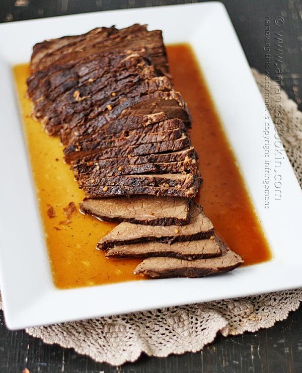 Não posso ESPERAR para experimentar este assado lento neste fim de semana, não parece delicioso? 