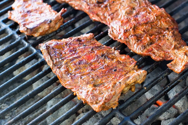 Delicie os mexicanos em casa com estes autênticos tacos de carne assada!