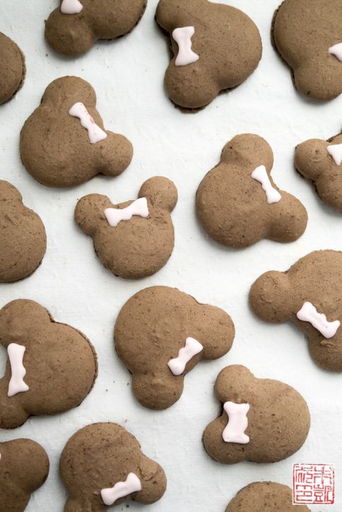 minnie macarons