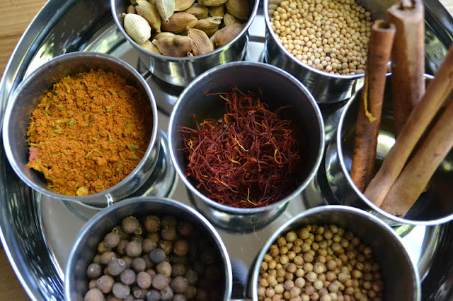 especiarias de arroz persa com jóias